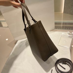 The Row Park Small Leather Tote minimalist bucket shopper handbag in pebbled calfskin - 图片 6