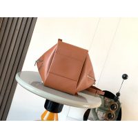 Loewe convertible hommock flip tote functional bucket wing handbag with adjustable handbag - 图片 5