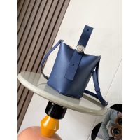 Loewe mini pebble bucket tote sling crossbody shoulder basket tote with adjustable handle - 图片 3