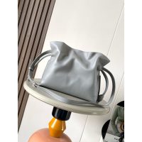 Loewe flamenco luck pouch drawstring cloudy cosmetic clutch crossbody bucket bag with coiled knot - 图片 2