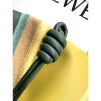 Loewe flamenco luck pouch drawstring cloudy cosmetic clutch crossbody bucket bag with coiled knot - 图片 6