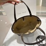 The Row Park Small Leather Tote minimalist bucket shopper handbag in pebbled calfskin - 图片 7