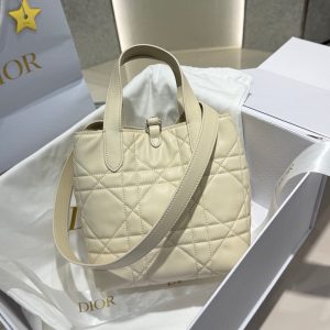 Dior Small Toujours Vertical Tote Bag slouchy mini bucket handbag in quilted calfskin - 图片 9