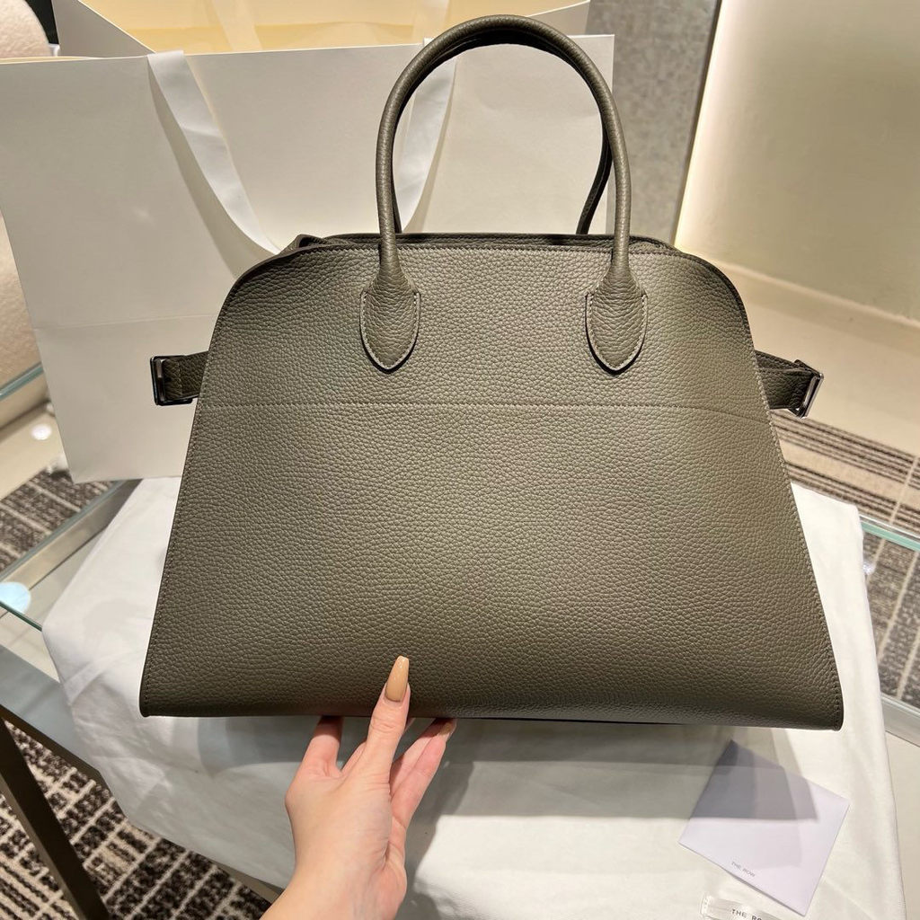ph-11134201-820l6-mpa8wa60rh8g4d.jpg The Row Margaux 15 convertible shopper storage tote with protective studs - 图片 1