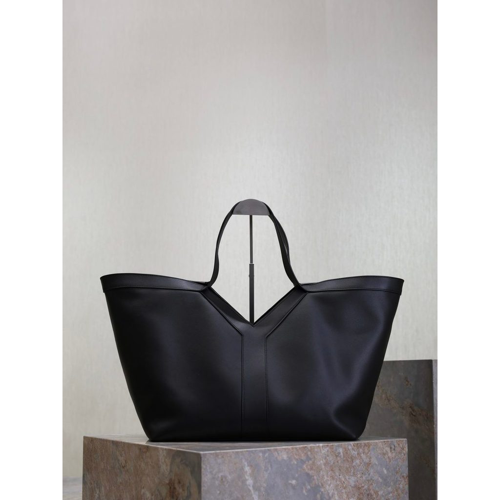 ph-11134201-820l6-mpa8zbqv670v34.jpg YSL Y roomy convertible shoulder shopper tote summer resort beach tote with detachable clutch - 图片 1