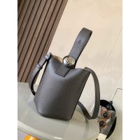 Loewe mini pebble bucket handbag minimalist bastket tote with adjustable handle - 图片 3