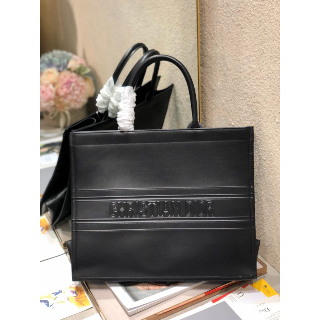 ph-11134201-820l7-mpa8dbnckrgia9.jpg Dior large capacity leather booktote open shopper designer tote handbag resort beach bag - 图片 1