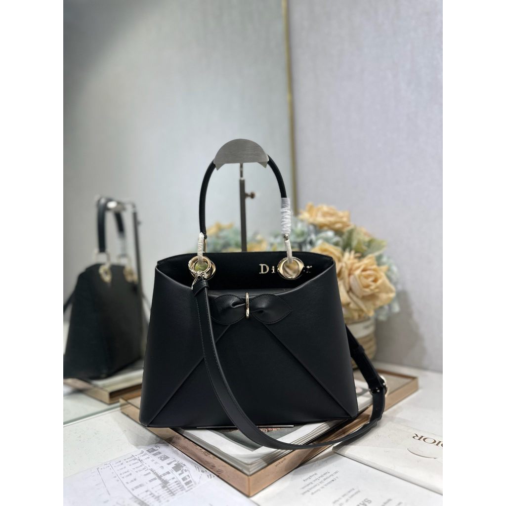ph-11134201-820l8-mpa8cm9ial8t4f.jpg Dior cigale medium structured tote shopper designer shopper handbag with envelope silhouette - 图片 1