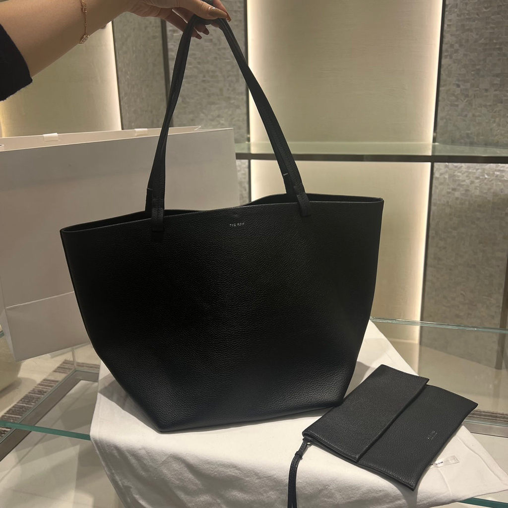 ph-11134201-820l8-mpa8st4p8agx78.jpg THE ROW Park Three Grained Leather Tote with Detachable Wristlet Pouch - 图片 1