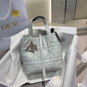 Dior Small Toujours Vertical Tote Bag slouchy mini bucket handbag in quilted calfskin - 图片 3