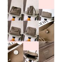 Loewe medium Madrid convertible shopper handbag with protective feet and magnet snap button - 图片 9