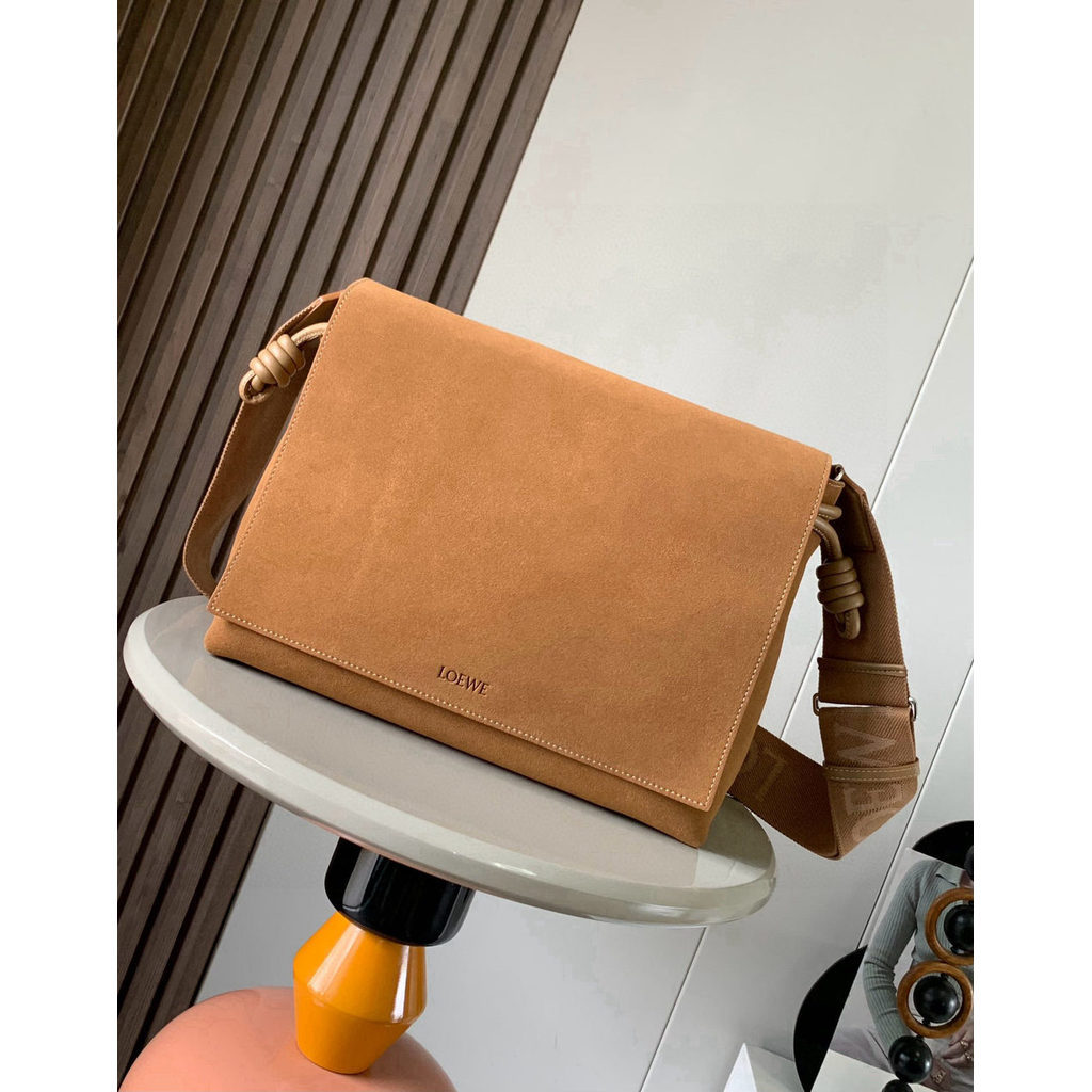 ph-11134201-820l8-mpa9j7nx7h8vac.jpg Loewe flamenco minimalist satchel shoulder crossbody flap messenger with jacquard wide strap - 图片 1