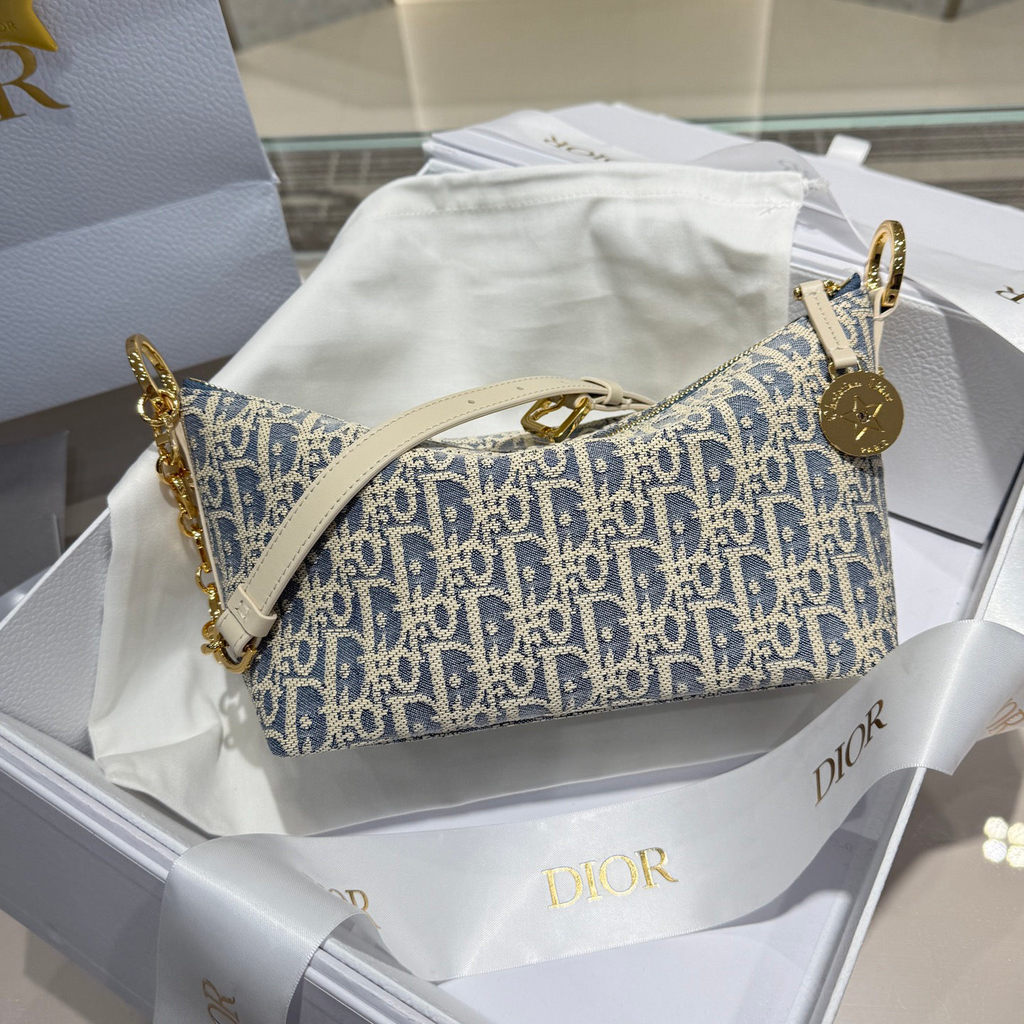 ph-11134201-820l9-mpa8vdb5y3nk1c.jpg Dior D journey jacquard vintage small shoulder baguette tote - 图片 1