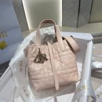 Dior Small Toujours Vertical Tote Bag slouchy mini bucket handbag in quilted calfskin - 图片 2