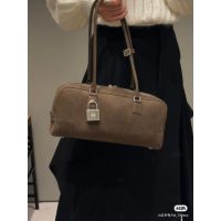 Loewe amazona 31 suede underarm baguette hobo bag gym bowling handbag with protective feet - 图片 4