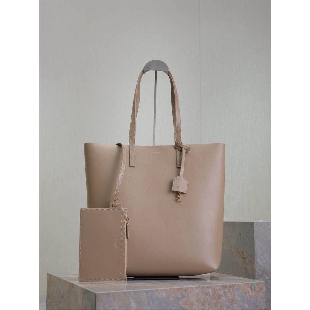 ph-11134201-820ld-mpa8xt05qfwv5a.jpg YSL chic resort beach tote minimalist open-top shoulder shopping tote in smooth calfskin - 图片 1
