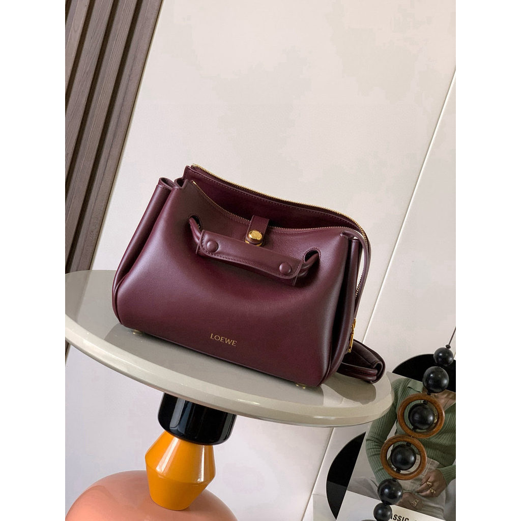 ph-11134201-820ld-mpa9hhklt14wb1.jpg small Loewe Madrid convertible shopper handbag shoulder underarm tote with magnet closure - 图片 1
