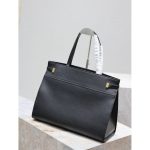YSL Manhattan structured shoulder tote in smooth box leather with protective studs - 图片 4