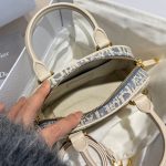Dior D-Vibe East-West Nano Bag in Blue Dior Oblique Jacquard - 图片 4