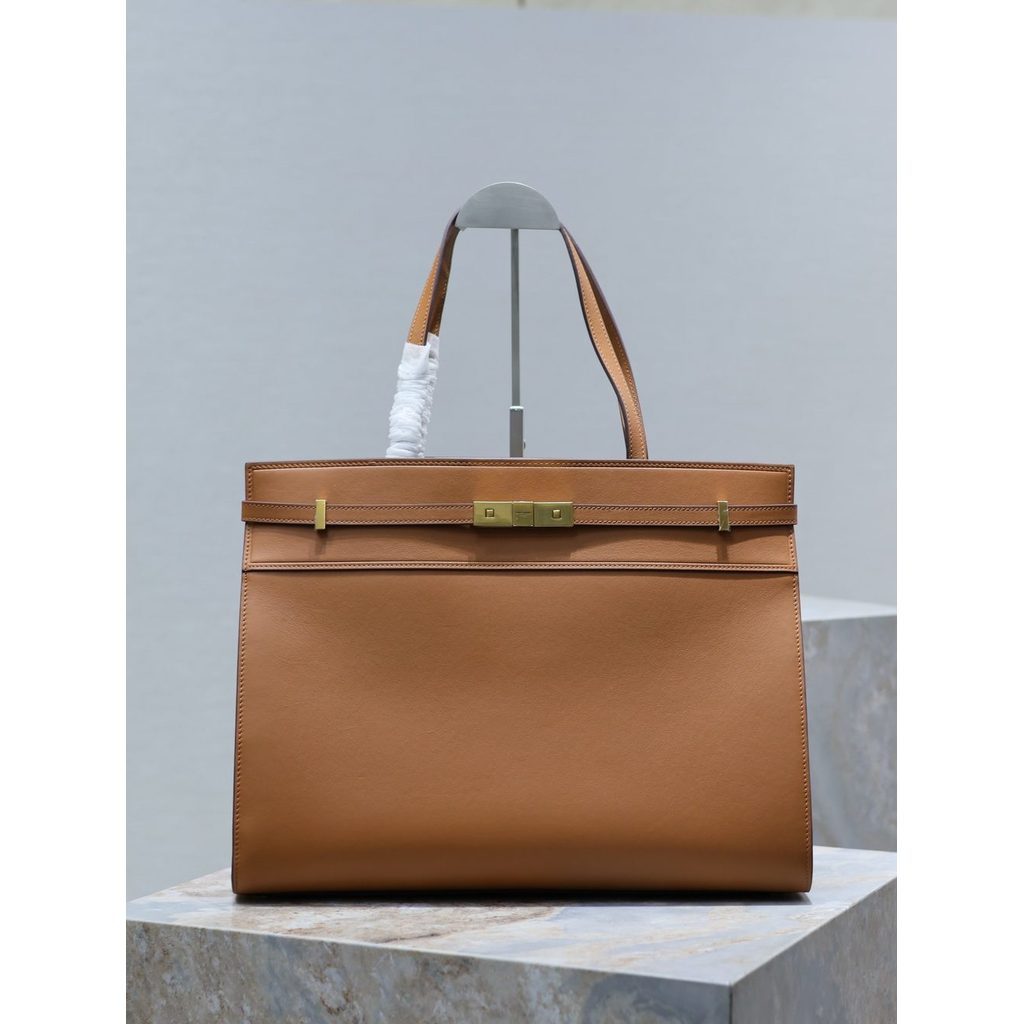 ph-11134201-820lf-mpa8zzyf16vi9c.jpg YSL Manhattan structured shoulder tote in smooth box leather with protective studs - 图片 1