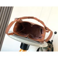 Loewe convertible hommock flip tote functional bucket wing handbag with adjustable handbag - 图片 7
