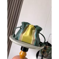 Loewe flamenco luck pouch drawstring cloudy cosmetic clutch crossbody bucket bag with coiled knot - 图片 4