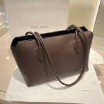THE ROW Astra Bowling handbag shoulder underarm baguette tote in polished saddle leather - 图片 7