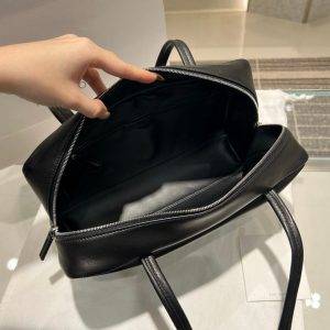 THE ROW Astra Bowling handbag shoulder underarm baguette tote in polished saddle leather - 图片 9