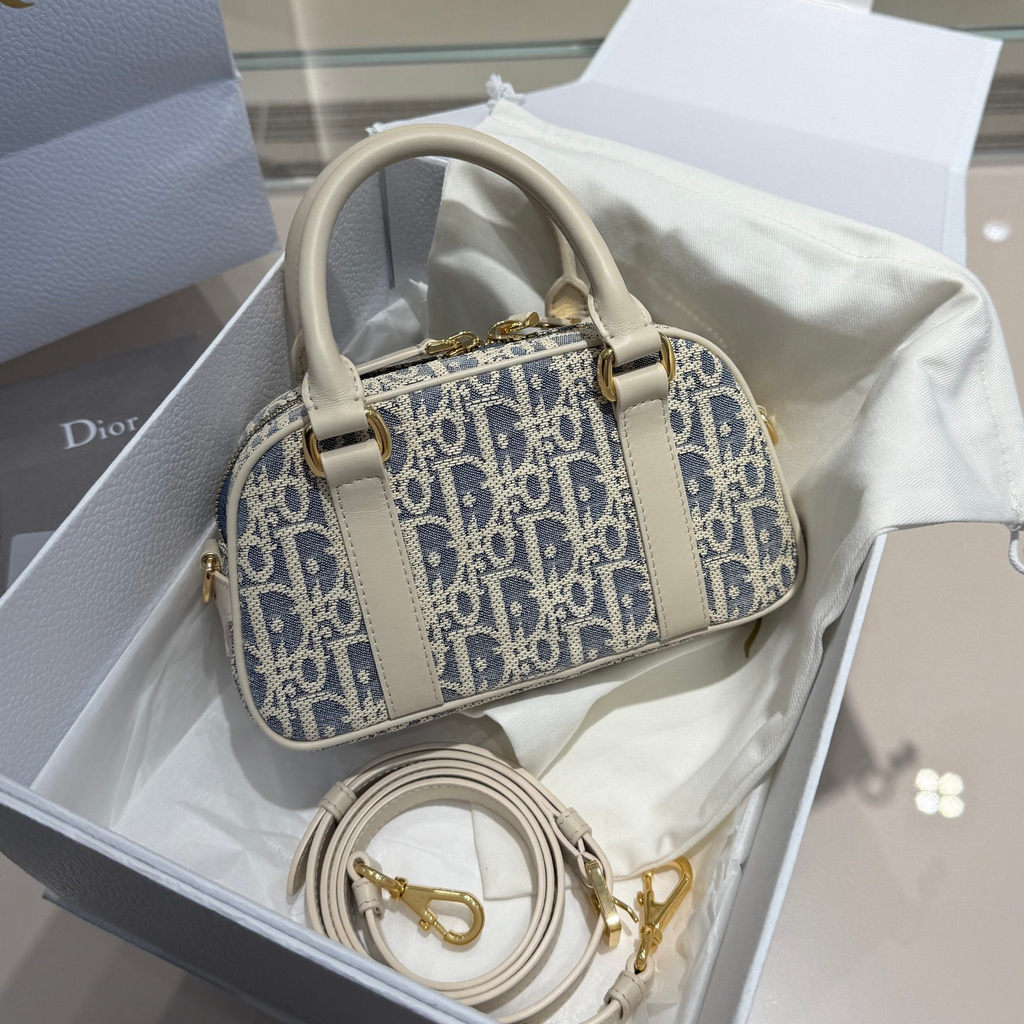 ph-11134201-820lh-mpa8vvl6e60x50.jpg Dior D-Vibe East-West Nano Bag in Blue Dior Oblique Jacquard - 图片 1
