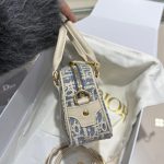 Dior D-Vibe East-West Nano Bag in Blue Dior Oblique Jacquard - 图片 2