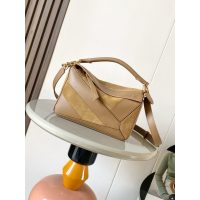 Loewe small puzzle handbag striped shoulder shopper tote in mixed material - 图片 3
