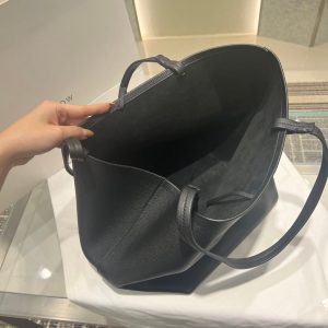 THE ROW Park Three Grained Leather Tote with Detachable Wristlet Pouch - 图片 4