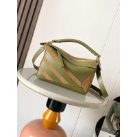 Loewe small puzzle handbag striped shoulder shopper tote in mixed material - 图片 2