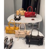 calfskin Miu miu barrel-shaped shopper handbag with removeable strap - 图片 4