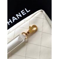 Quilted Chanel Hobo Bag in beige Calfskin