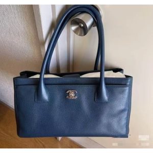 Chanel medium/small Executive Shopper Tote in caviar calfskin