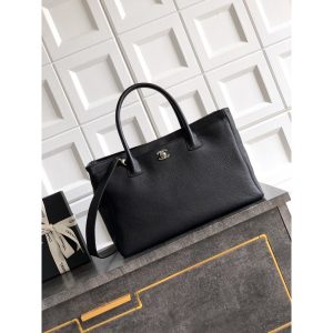 Chanel medium/small Executive Shopper Tote in caviar calfskin