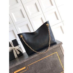 Chanel Grand Shopping Tote (GST) in quilted lambskin