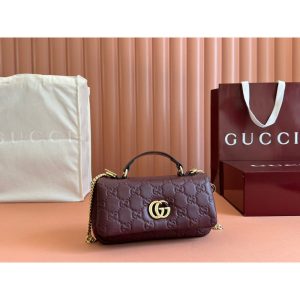 Gucci GG Marmont Shoulder Bag Women in burgundy calfskin