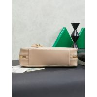 Bowling-style Miu miu east-west handbag/shoulder underarm baguette hobo in calfskin - 图片 7