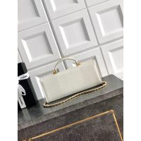 Green Chane Long Clutch in Lizard-Effect Calfskin