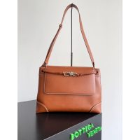 masculine BV shoulder flap messenger/satchel bag boutique inclusion