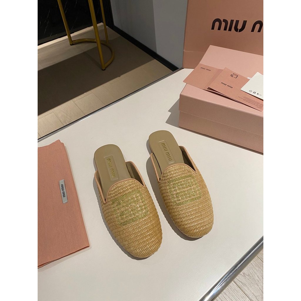 ph-11134201-820l8-mqsphr6nt5hec3.jpg Miumiu flat slide mules casual half drag shoes elegant summer sandal slipper size35-41 - 图片 1