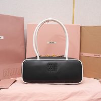 Miu miu east-west Gym bowling handbag/shoulder underarm baguette hobo in calfskin - 图片 7