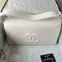 Chanel shoulder Messenger Flap Bag-Black Lambskin Stitched CC Logo