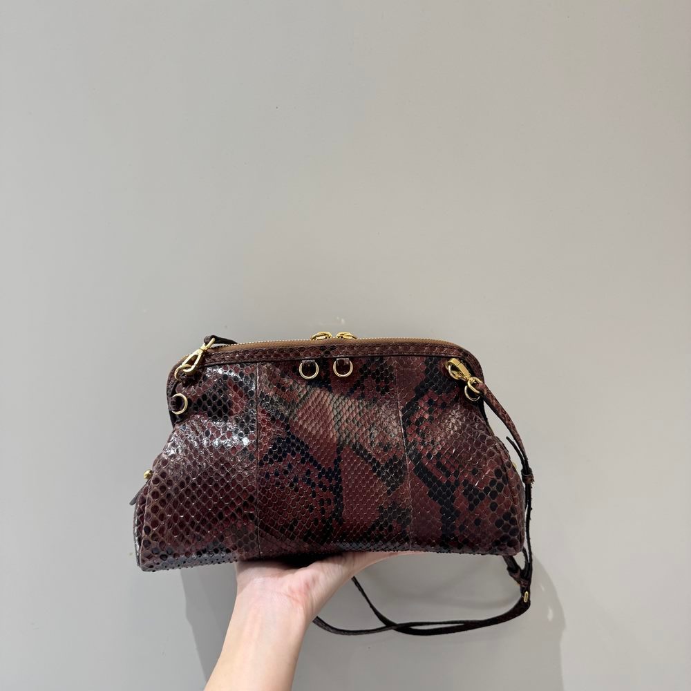 ph-11134201-820l8-mqsquq8co7ilfe.jpg Python miu miu crossbody shoulder bag/cloud-shaped cocktail clutch/cosmetic cellphone holder - 图片 1