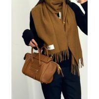 classic Celine smile-face luggage handbag with protect metal feet - 图片 2