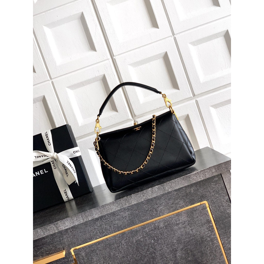 ph-11134201-820l8-mqsrkwjuxnnm9a.jpg Quilted Chanel Hobo Bag in Black Calfskin