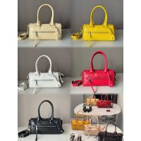 calfskin Miu miu barrel-shaped shopper handbag with removeable strap - 图片 6