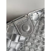 BV intrecciato Sardine handbag metallic slouchy beach tote socialite influencer party bag - 图片 9